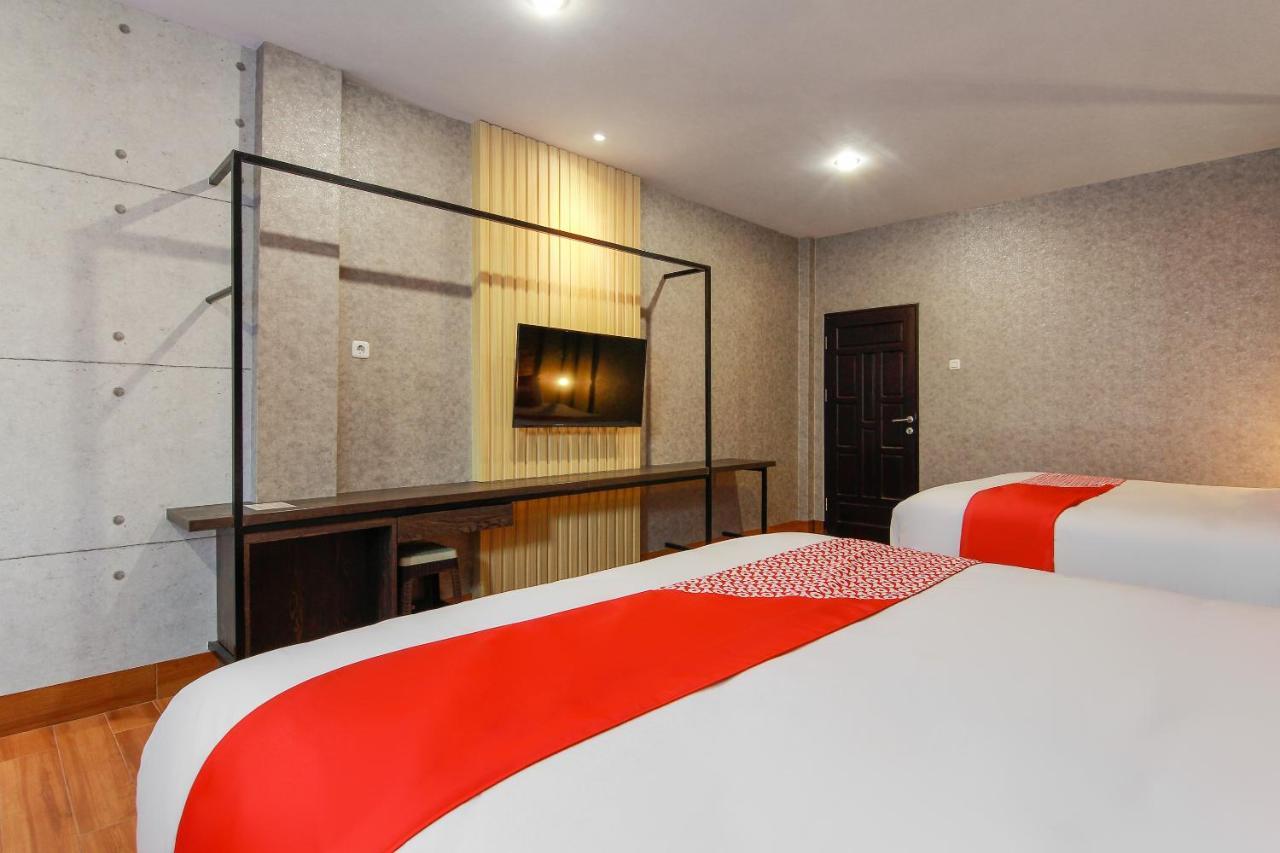Capital O 3476 Millenium Inn Medan Exterior photo